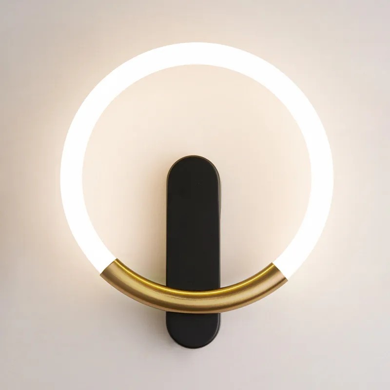 Toolight SIENINIS ŠVIESTUVAS LED LHJ068-W C BRUSH GOLD/Juodas aprašymas - Prekės nuotrauka