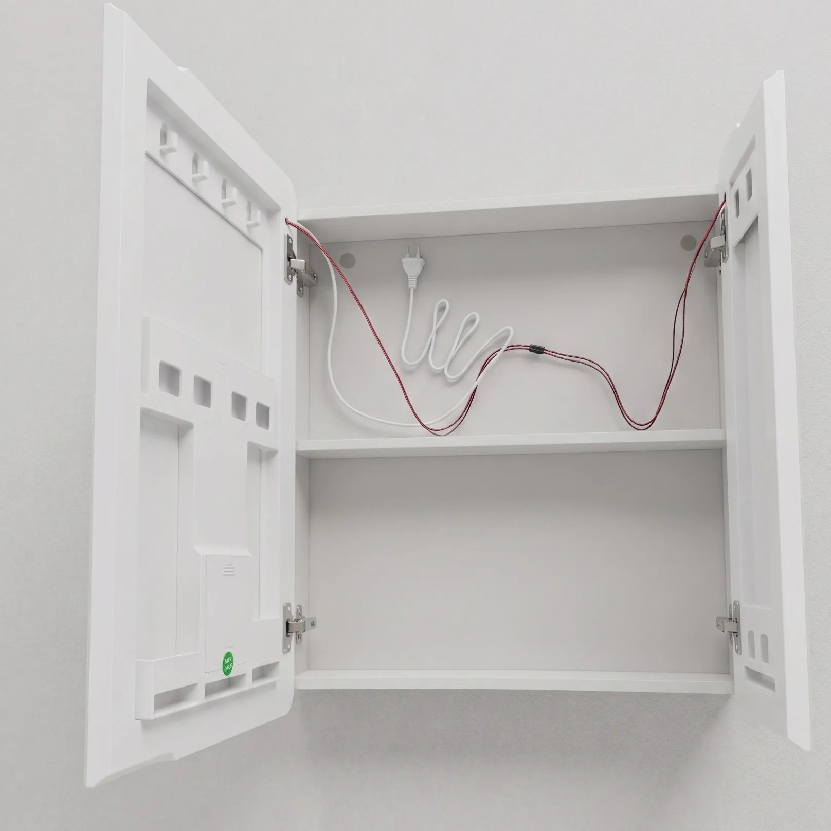 rea Veidrodinė Spintelė Su Led Apšvietimu M1011-60 60x70 aprašymas - Prekės nuotrauka