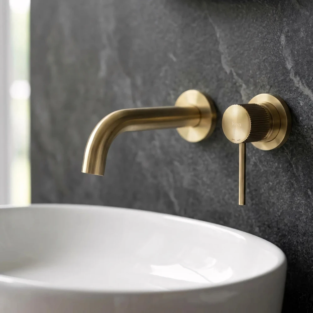 Paslėptas Praustuvo Maišytuvas Rea Lungo Stripe Gold