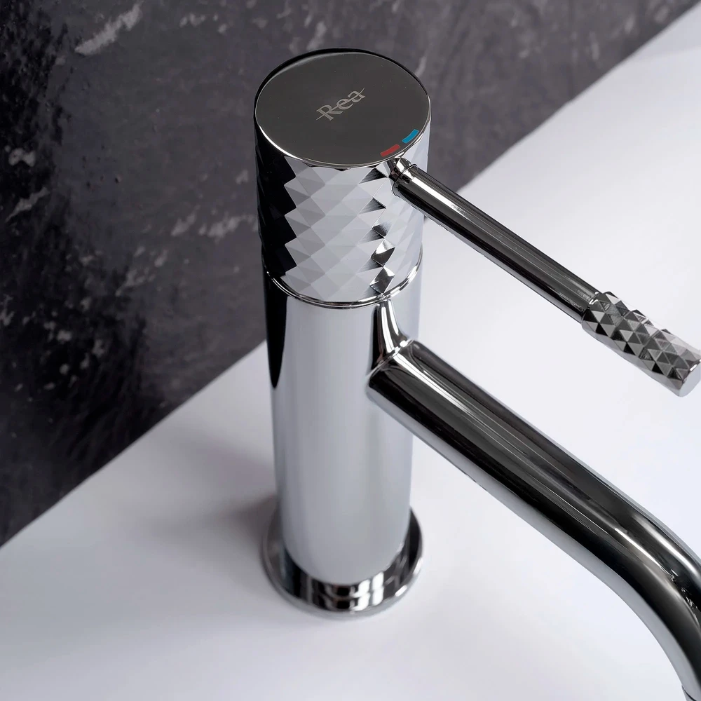 PLAUTUVĖS MAIŠYTUVAS Rea Lungo Diamond Chrome žemas
