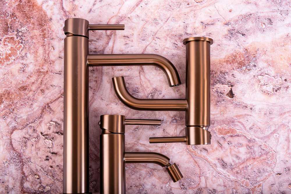 Rea Lungo Copper juodas paslėptas dušo rinkinys + DĖŽUTĖ