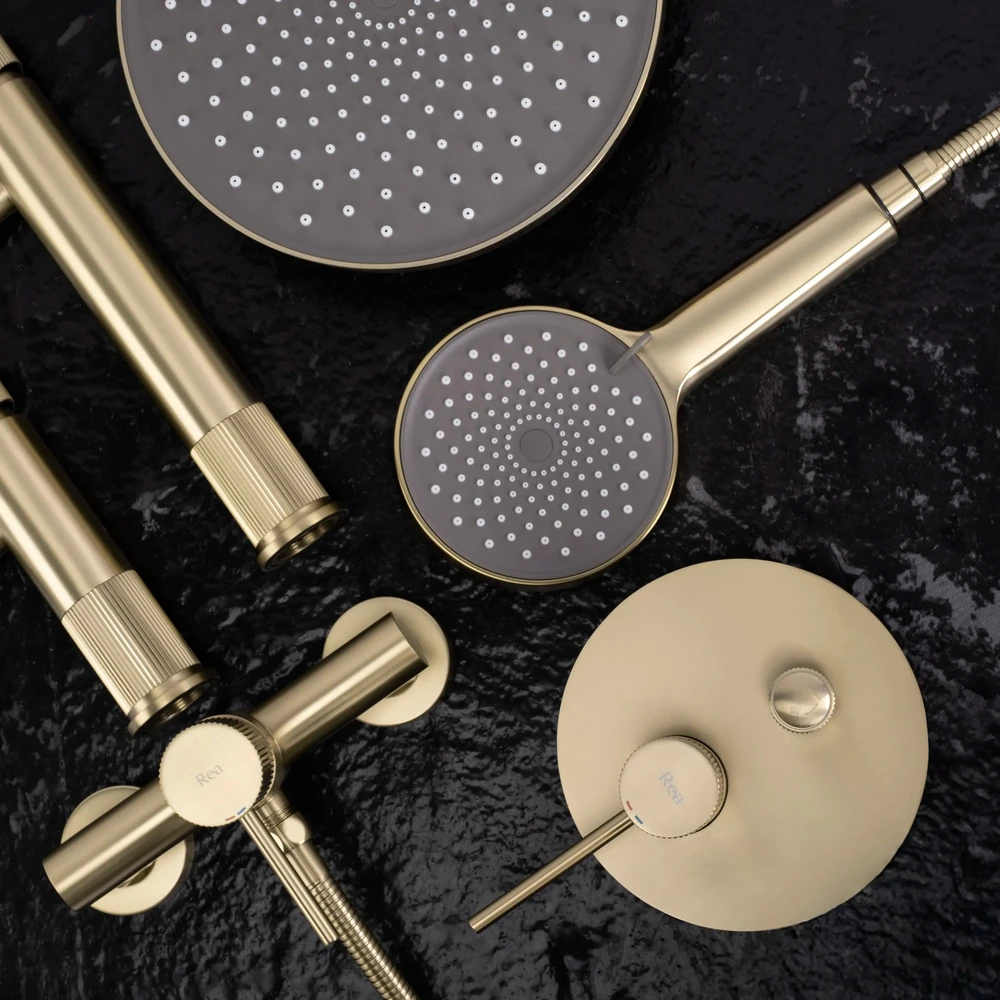 Rea Lungo Stripe Gold juodas paslėptas dušo rinkinys + DĖŽUTĖ