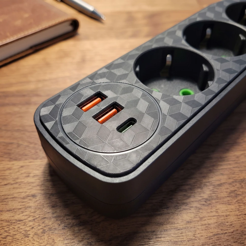 Toolight Prailgintuvas Maitinimo Blokas 3 Lizdai + 2x Usb-a + Usb-c Jnh024-3b Juodas