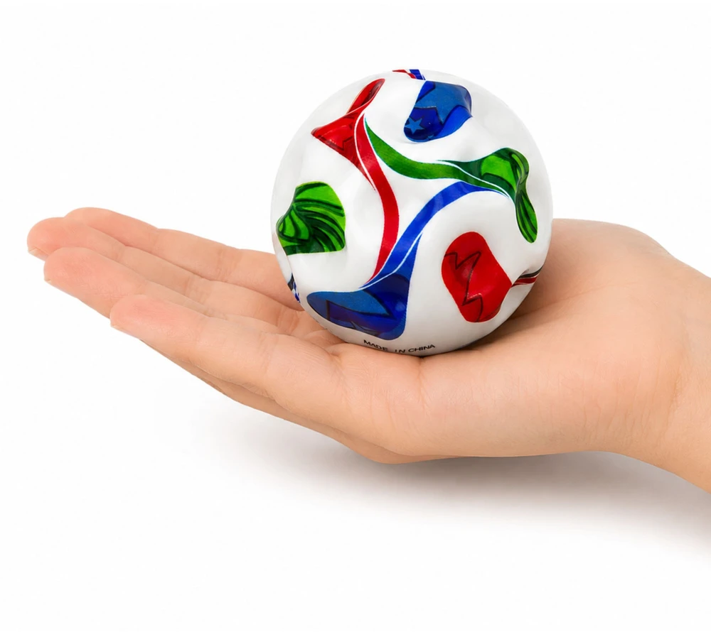 Lean Toys Antistresinis kamuoliukas su įdubimais, futbolo dizaino, įvairiaspalvis, Ø 7 cm