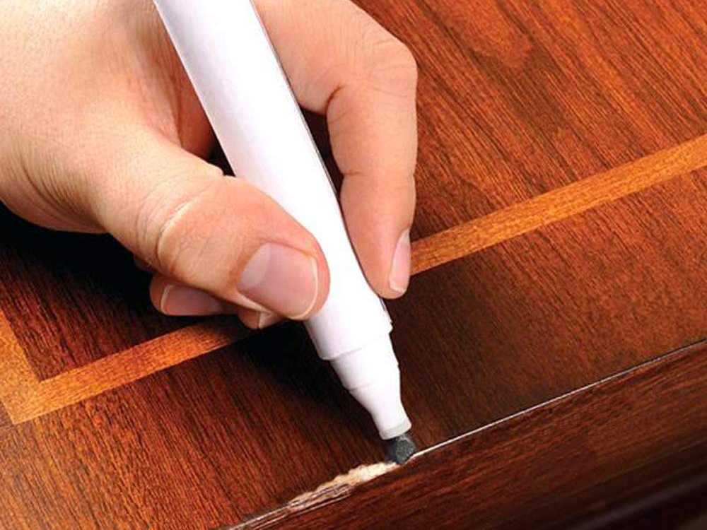 Baldų taisymo rinkinys su vaško kreidelėmis ir žymekliais