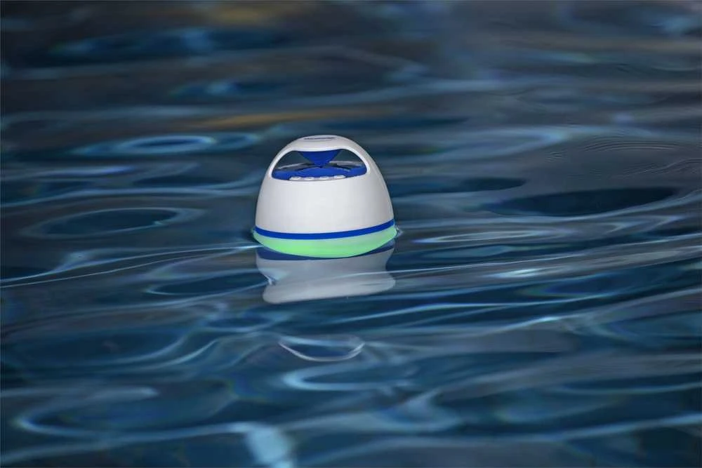 Bestway plaukiojantis MusicWave™ garsiakalbis su Bluetooth ir 58700 LED lempute