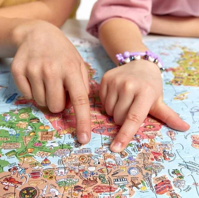 Dėlionė Czuczu Tyrinėtojo galvosūkių pasaulio žemėlapis 300 vienetų + mokomasis plakatas