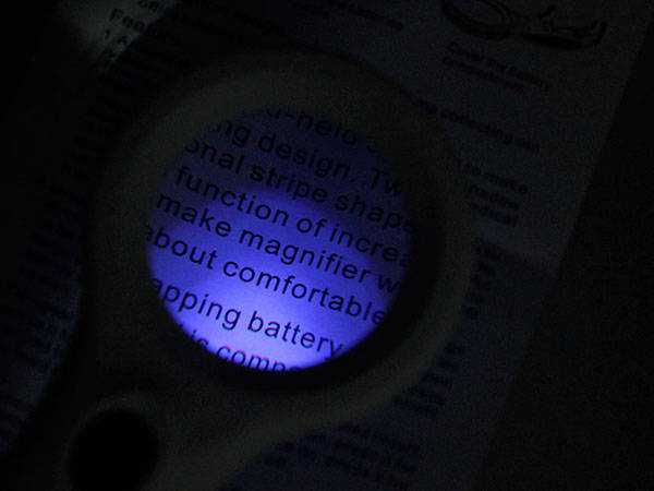 Didinamasis stiklas su LED apšvietimu ir UV, 4x, 60 mm