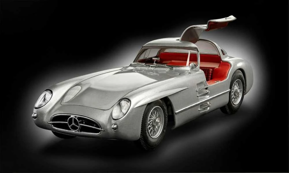 Revell Dovanų rinkinys modeliuotojams: Mercedes-Benz 300 SLR 1/24