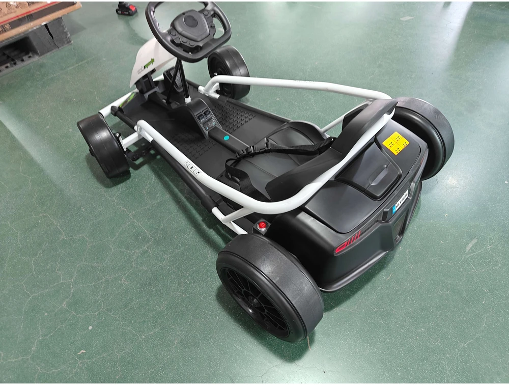 Elektrinis kartingas su dreifo funkcija ir dviem varikliais, baltas ir juodas, 115 × 77 × 54 cm