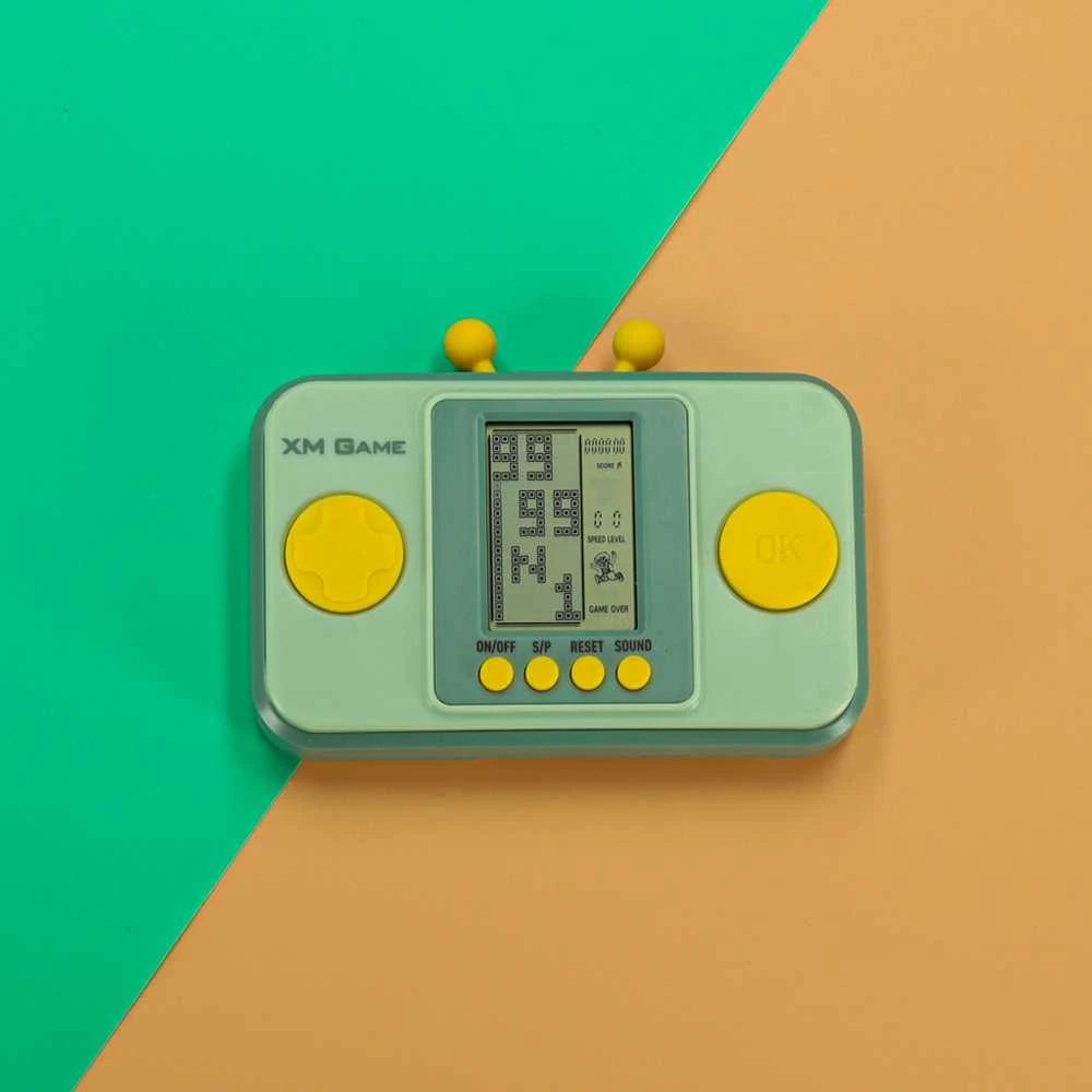 Elektroninių arkadinių žaidimų nešiojamoji konsolė žalia