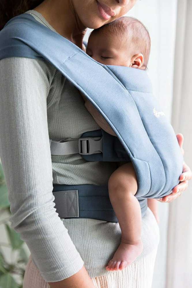Ergobaby Embrace ergonominė nešioklė naujagimiams 3,2–11,3kg, Oxford Mėlyna, BCEMAOXBLU