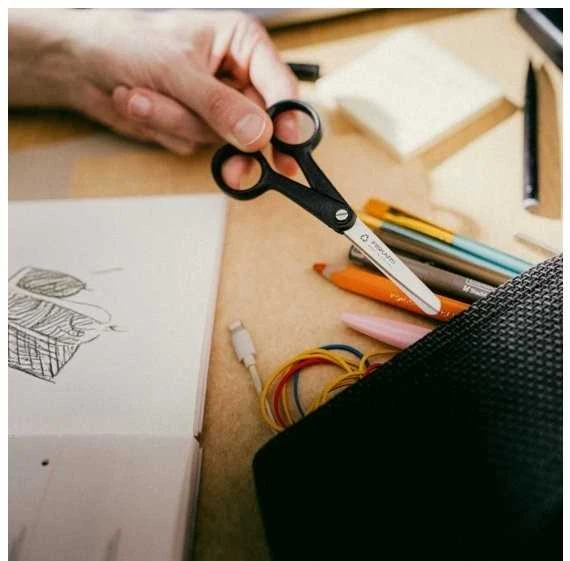Fiskars Functional Form žirklės naudojimo metu
