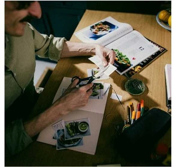 Fiskars universalios žirklės naudojimo metu