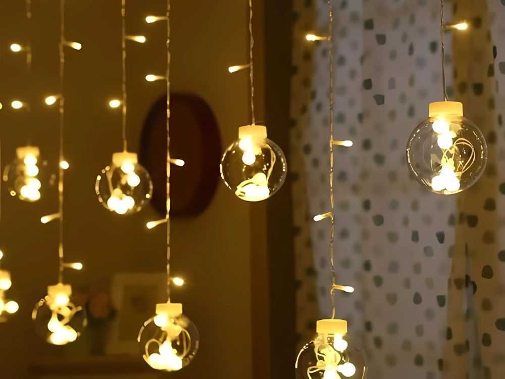 Girlianda su užuolaidiniu efektu 138 LED, IP44
