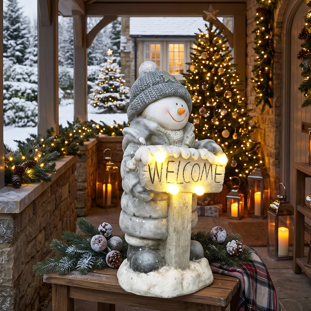 Kalėdinė sniego senio statulėlė su LED apšvietimu ir „Welcome“ lentele, pilka, balta ir juoda, 23 × 20 × 46 cm