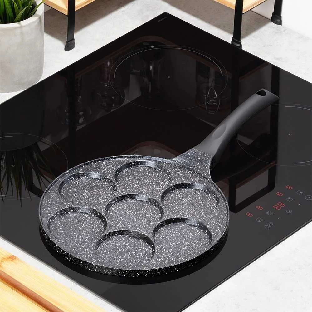 Kiaušinių ir blynų keptuvė Vilde Juodas Line su granitine danga, 26 cm, 7 skyriai