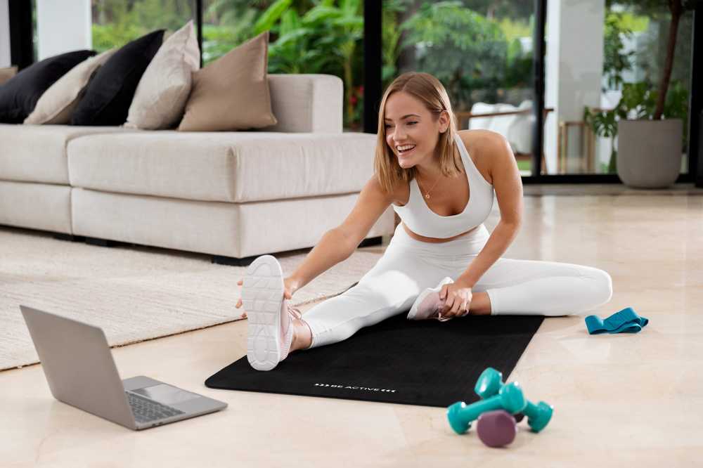 Gimnastikos kilimėlis jogai, pilatesui, fitnesui, 183x61cm, storis 1cm, NBR medžiaga, juoda, REBEL ACTIVE
