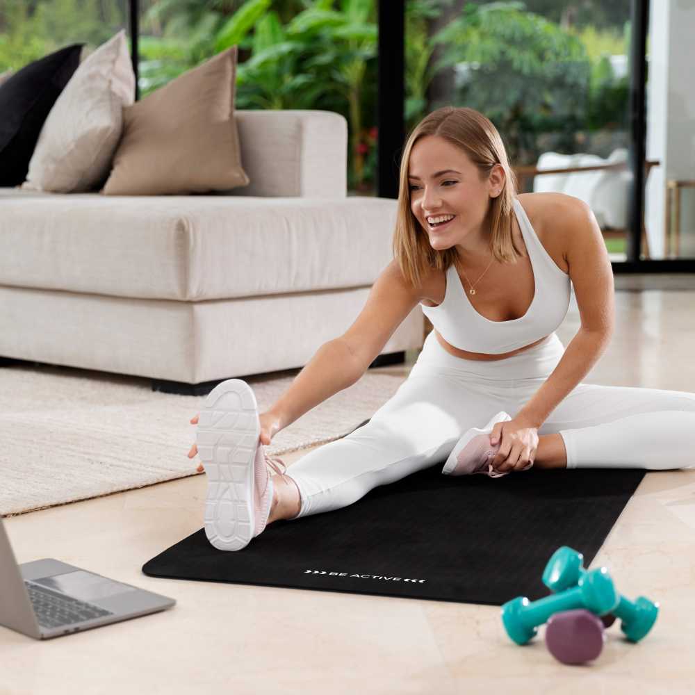 Gimnastikos kilimėlis jogai, pilatesui, fitnesui, 183x61cm, storis 1cm, NBR medžiaga, juoda, REBEL ACTIVE