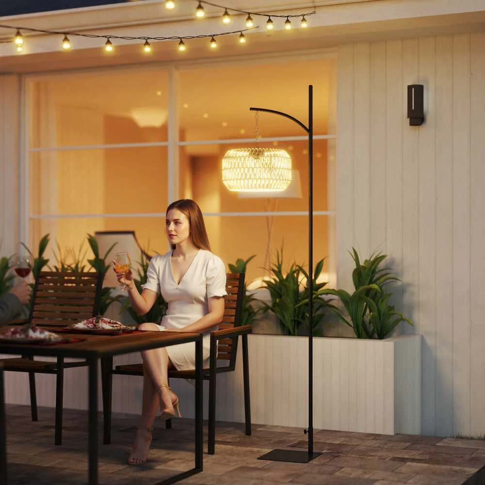 Outsunny saulės energija varoma rotango grindų lempa, saulės šviestuvai su šviesos jutikliu, automatinis boho stiliaus saulės šviestuvas, IP44 atsparus vandeniui, lauko žibintas sodui, balkonui, kiemui