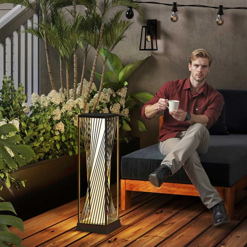 "Outsunny" saulės grindų lempa iš rotango su šviesos jutikliu 25 LED saulės lempos boho stiliaus IP44 vandeniui atspari saulės lempa saulės lempa lauko lempa įkraunamas saulės žibintas sodo balkonui lauko vejos kiemui