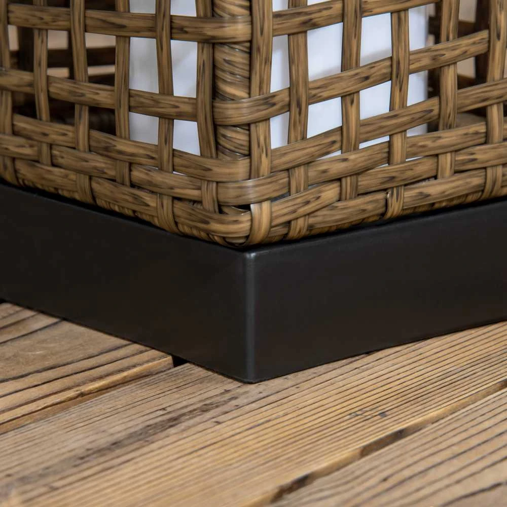 „Outsunny“ saulės energija maitinamas šviestuvas, „Rattan“ dizainas, vandeniui atsparus, su šviesos jutikliu, LED lauko šviestuvas, 15,5 x 15,5 x 46 cm