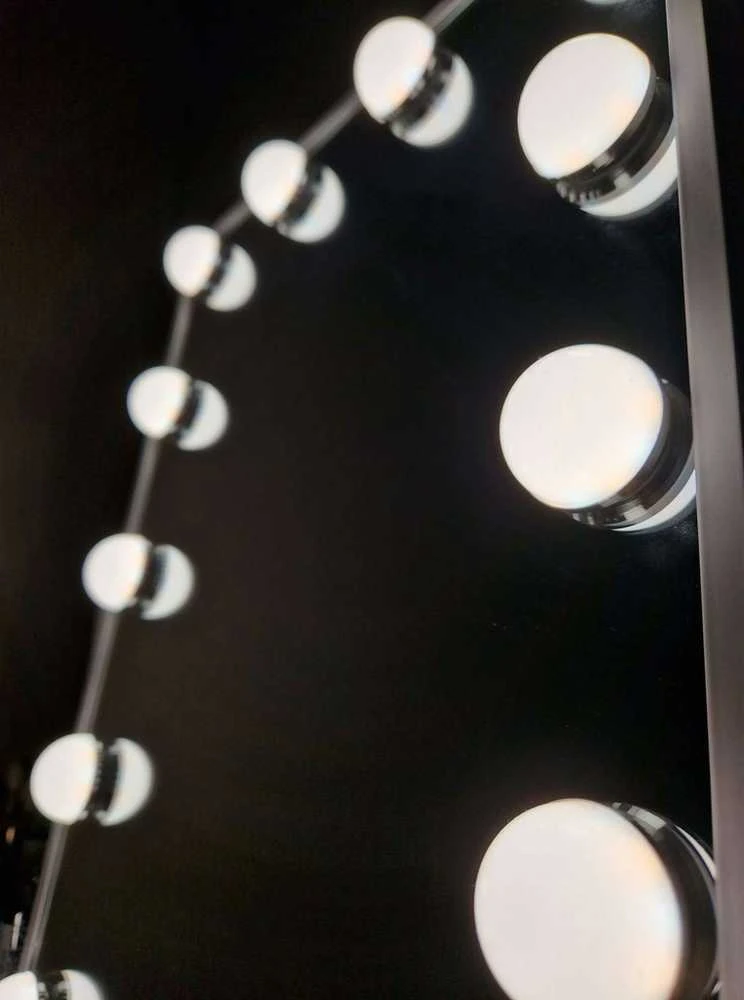 Kosmetinis veidrodėlis su LED lempomis ir USB jungtimi, 30x40cm