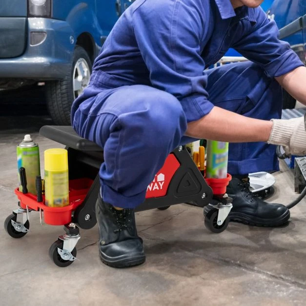 Mechaniko taburetė juoda ir raudona