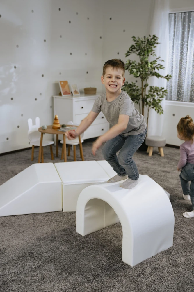 Minkštų kaladėlių komplektas “Tuneliukas”, baltas