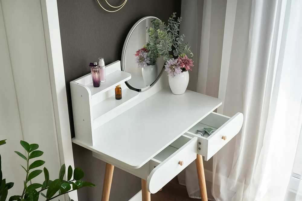 Modernhome Modernus kosmetinis staliukas su veidrodžiu ir lentynomis