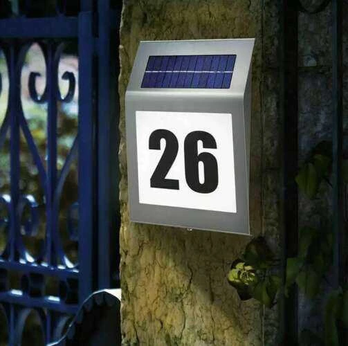 Izoxis Saulės energija maitinamas šviečiantis namo numeris