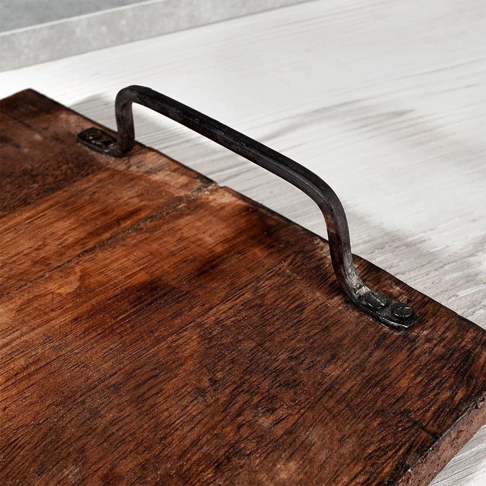 Pjaustymo lentelė iš mango medienos su metalinėmis rankenomis, ruda, 40,5 × 21,5 × 5,5 cm