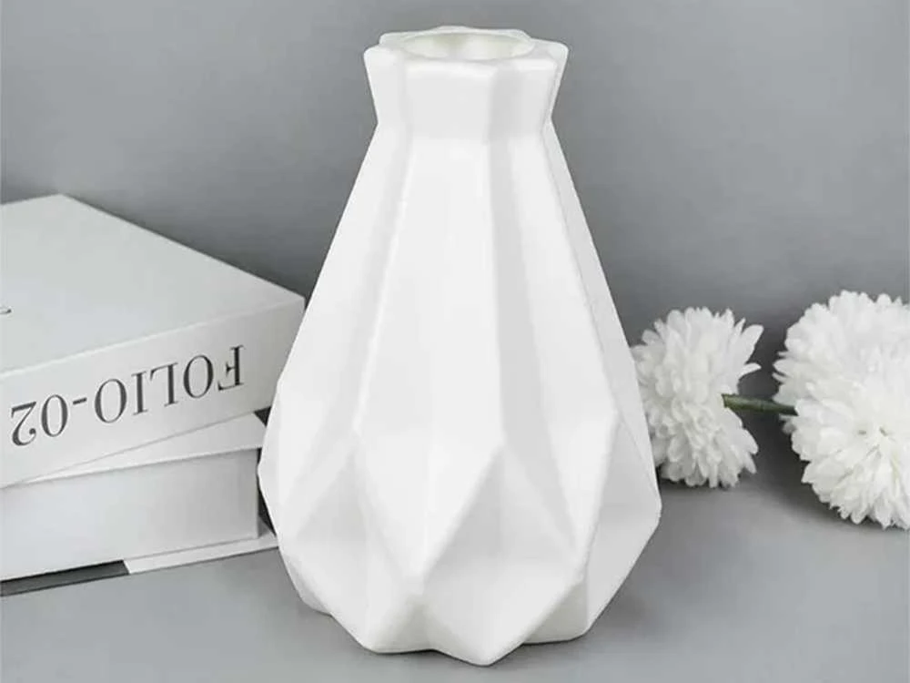 Plastikinė vaza gėlėms, 20 cm