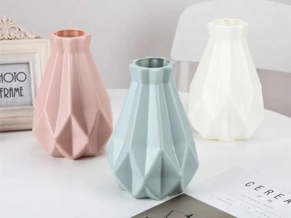 Plastikinė vaza gėlėms, 20 cm