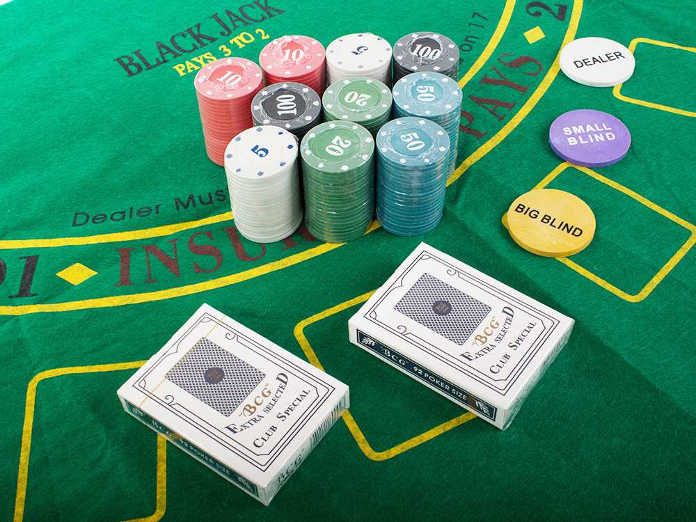 Pokerio rinkinys 200 žetonų su kortomis ir kilimėliu