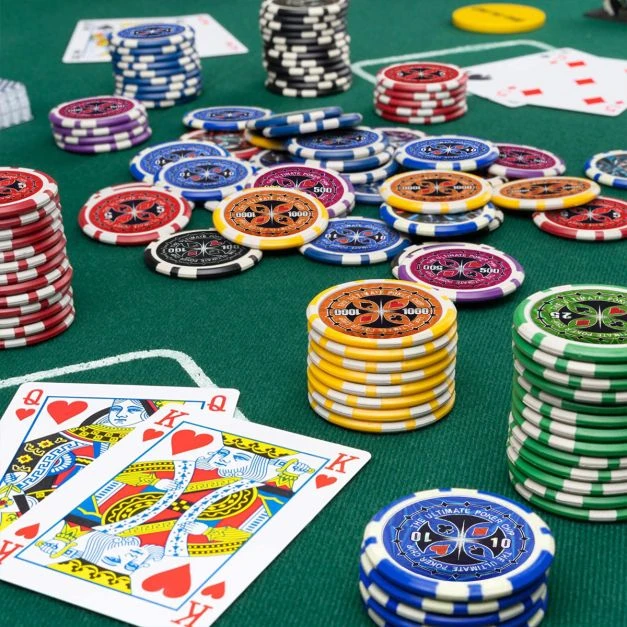 Pokerio žetonų rinkinys sidabrinis 300 vnt.