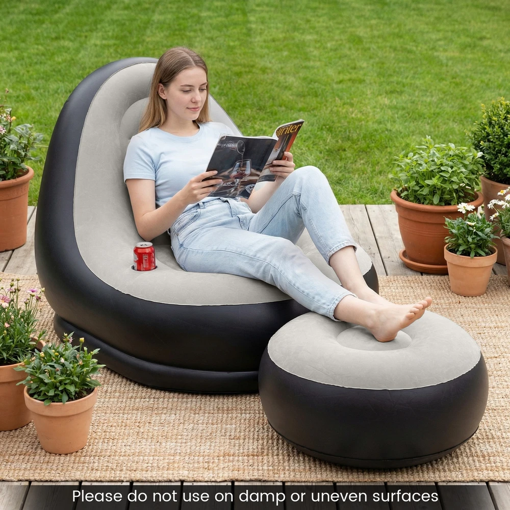 Pripučiama sofa su pufu pilka ir juoda