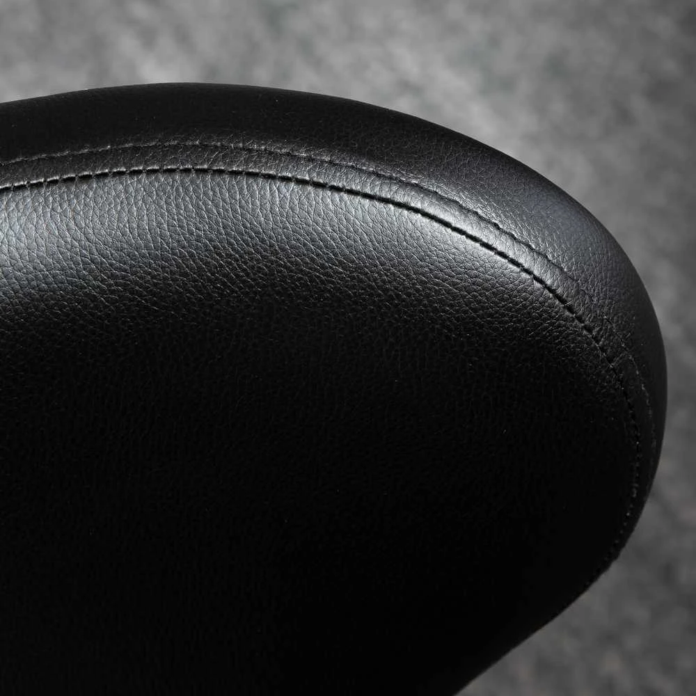 HOMCOM masažinė kėdė su ratukais – pasukama 360° darbo kėdė – reguliuojamo aukščio sėdynė 49-64 cm, ergonomiškas atlošas – chromuotas metalas, aptraukta juoda dirbtine oda