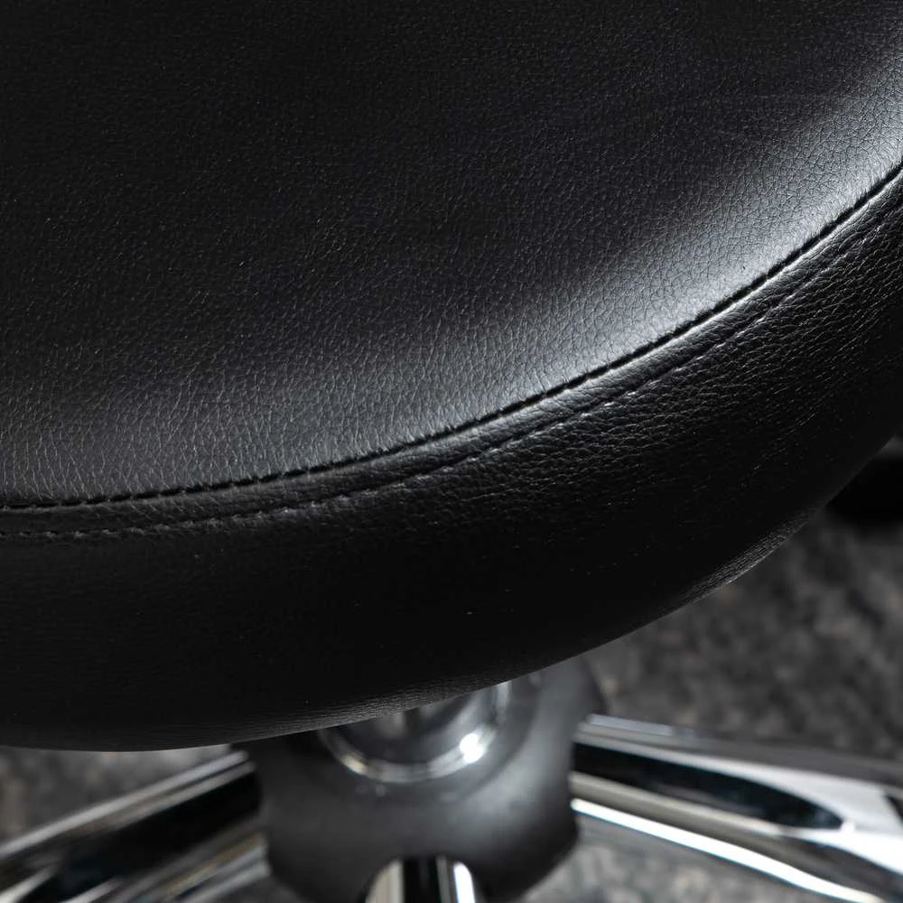 HOMCOM masažinė kėdė su ratukais – pasukama 360° darbo kėdė – reguliuojamo aukščio sėdynė 49-64 cm, ergonomiškas atlošas – chromuotas metalas, aptraukta juoda dirbtine oda
