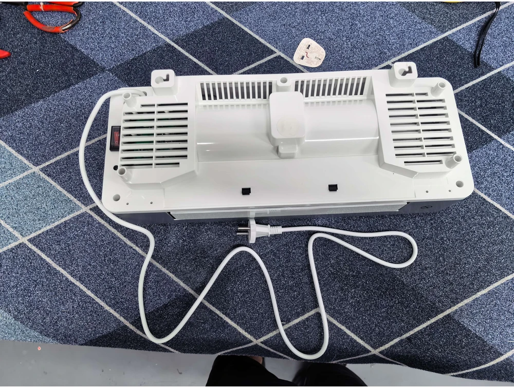Sieninis elektrinis šildytuvas su PTC keraminiu kaitinimu ir Wi‑Fi, baltas, 50 × 14,5 × 19 cm