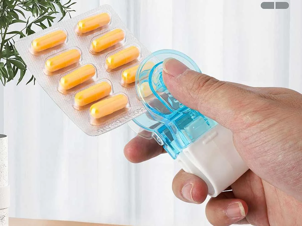 Tabletės išspaudėjas 8 cm x 4 cm juodas-mėlynas