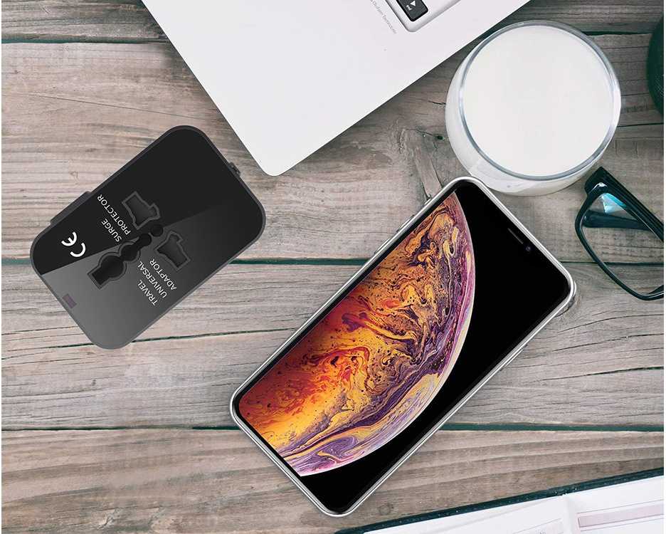 Universalus adapteris su 2 USB jungtimis