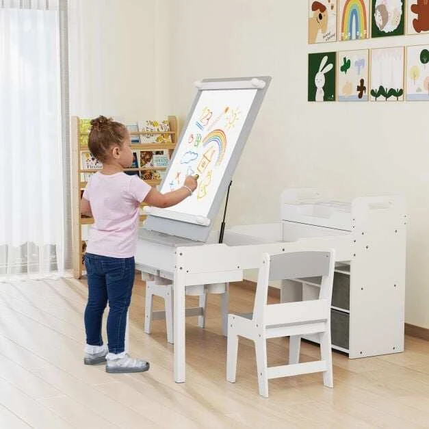 Vaikiškas piešimo stalas su 2 kėdėmis ir popieriaus ritiniu, pilkas ir natūralios medienos spalvos, 120 × 60 × 60 cm