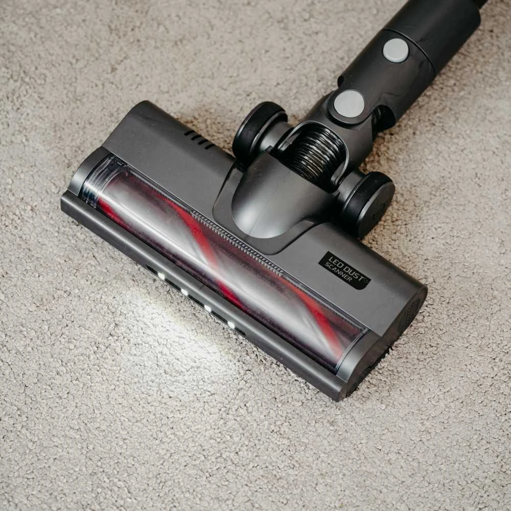 Camry CR 7063 vertikalus dulkių siurblys - PRO LED Juodas