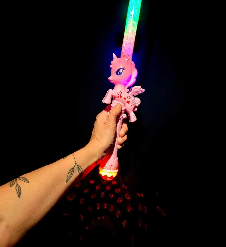 Šviečianti vienaragio lazda su muzika ir LED disko efektais