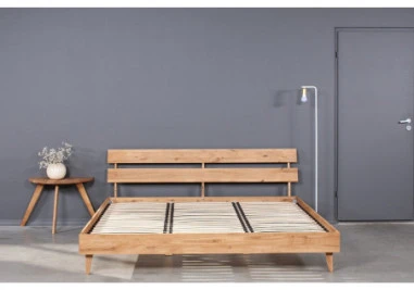 DANISH 200 Ąžuolinė Lova : Apdaila - Aliejuota bespalviu linų sėmenų aliejumi, Čiužinio dydis - 200x200cm, Kojos - Ąžuolinės, alyvuotos lovoms