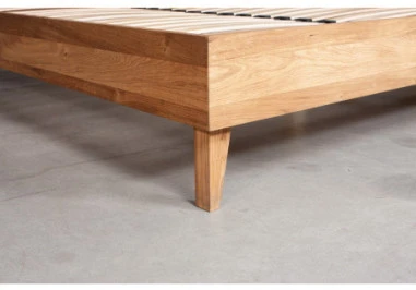 DANISH 200 Ąžuolinė Lova : Apdaila - Aliejuota bespalviu linų sėmenų aliejumi, Čiužinio dydis - 200x200cm, Kojos - Ąžuolinės, alyvuotos lovoms