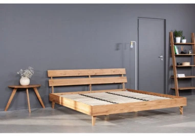 DANISH 200 Ąžuolinė Lova : Apdaila - Aliejuota bespalviu linų sėmenų aliejumi, Čiužinio dydis - 200x200cm, Kojos - Ąžuolinės, alyvuotos lovoms