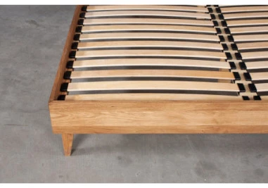 OAKY 140 Ąžuolinės Lovos rėmas : Apdaila - Aliejuota bespalviu linų sėmenų aliejumi, Čiužinio dydis - 140x200cm, Kojos - Metalinės, juodos spalvos, lovoms