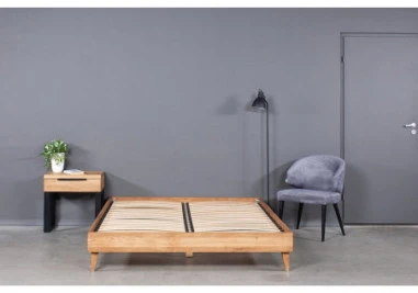 OAKY 140 Ąžuolinės Lovos rėmas : Apdaila - Aliejuota bespalviu linų sėmenų aliejumi, Čiužinio dydis - 140x200cm, Kojos - Metalinės, juodos spalvos, lovoms
